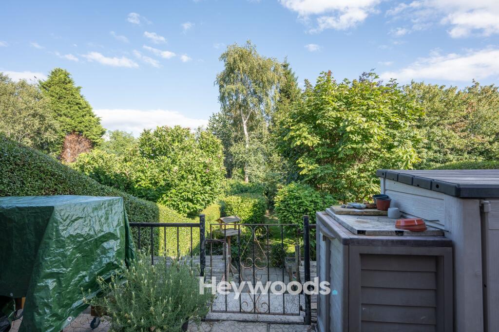 House in Stoke-on-Trent - View 4