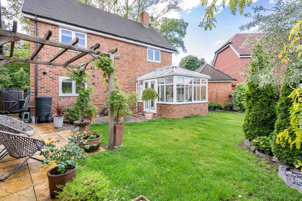 House in Farnham, Mount Pleasant - View 4