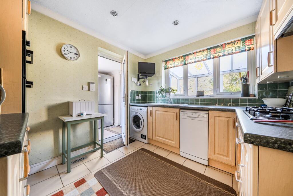 House in West Oxfordshire, Carterton - View 4