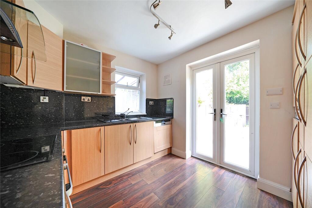 Hartland Road, Row Town, Addlestone, Surrey, KT15 photo 3