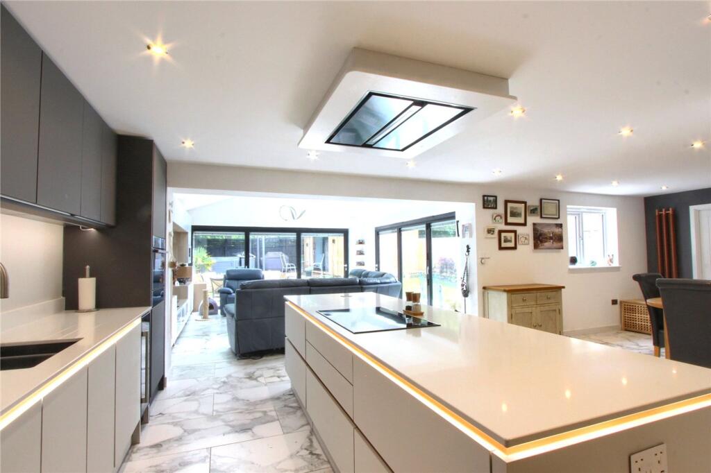 Whinfell Drive, Normanby, TS6 photo 2