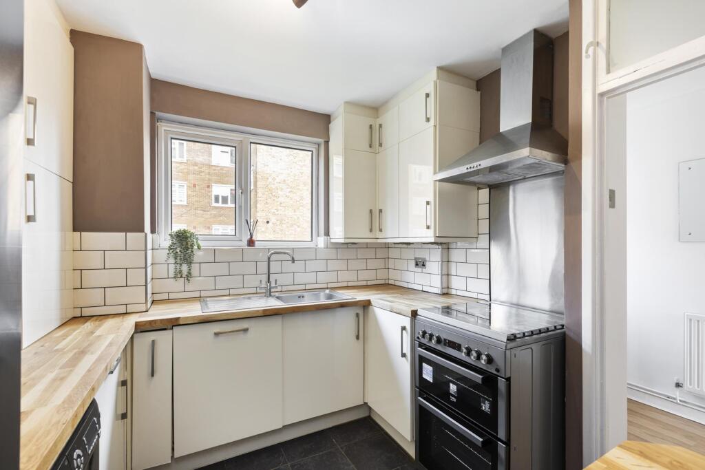 Royal Oak Court, Pitfield Street, N1 photo 2