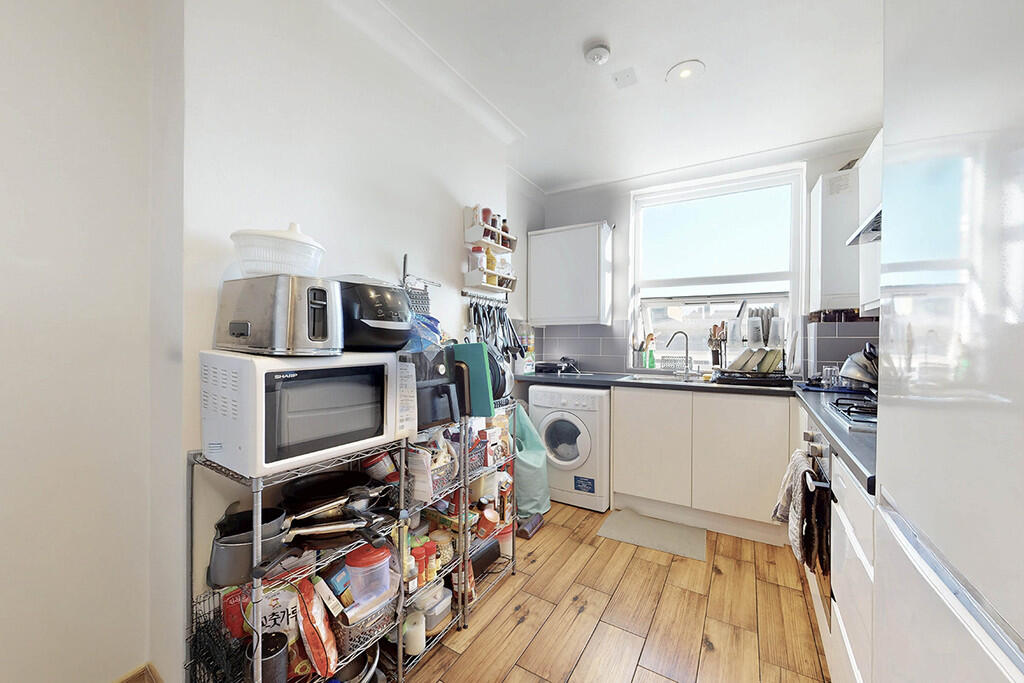 Seven Sisters Road, London photo 4