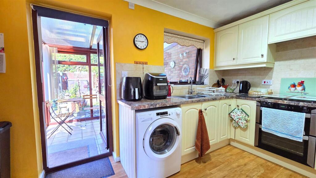 House in Great Yarmouth, Bradwell - View 4