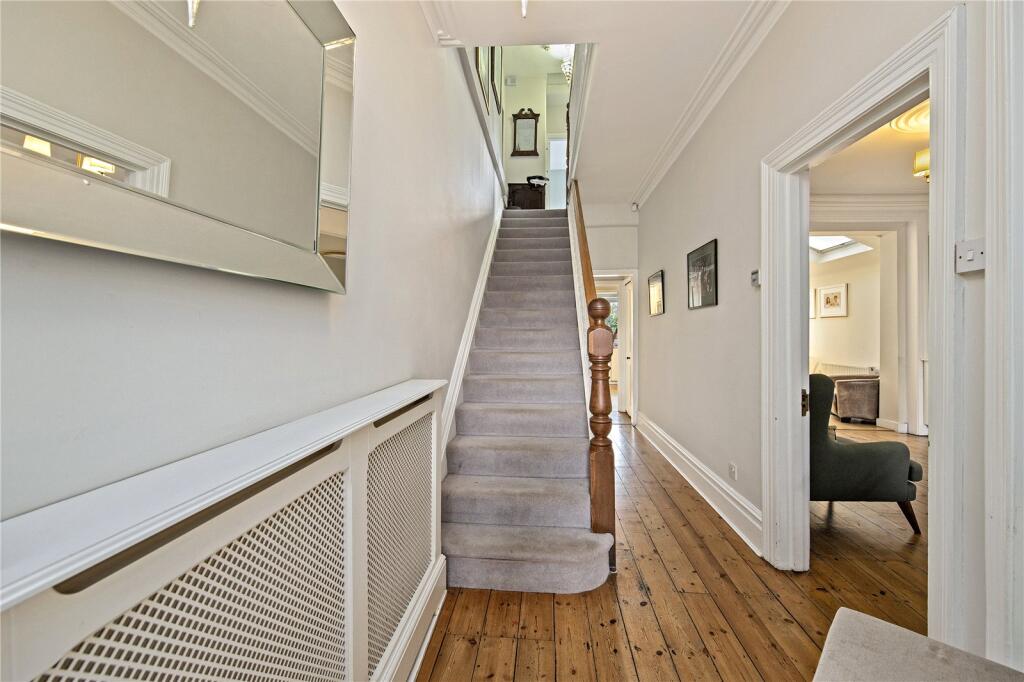 House in Twickenham - More