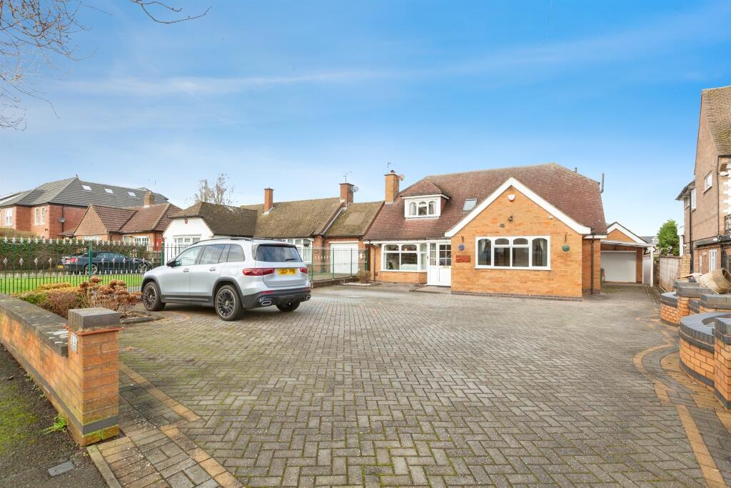 Main image of property: The Broadway, Oadby, Leicester