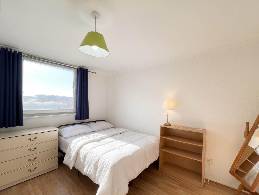 Main image of property: Convenient 4 Double Bedroom Flat in Surrey Quays, Millender Walk, SE16