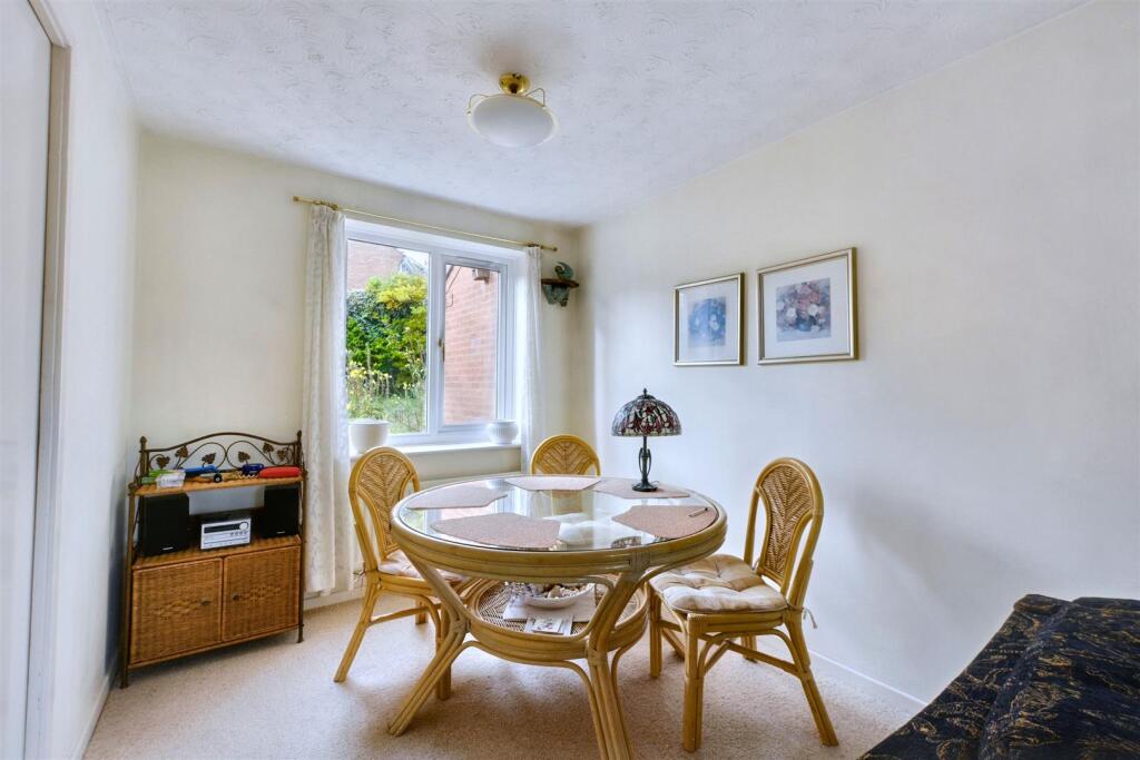 House in Gedling, St. Albans - View 5