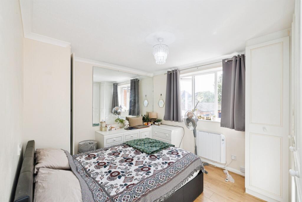 Apartment in Watford - View 5