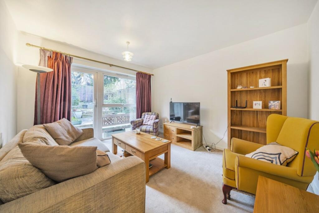 2-bed house on Bartholomew Close, Battersea, London, SW18, £600,000