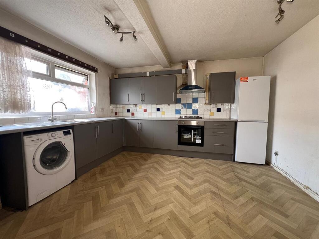 Cavalier Close, Romford photo 2