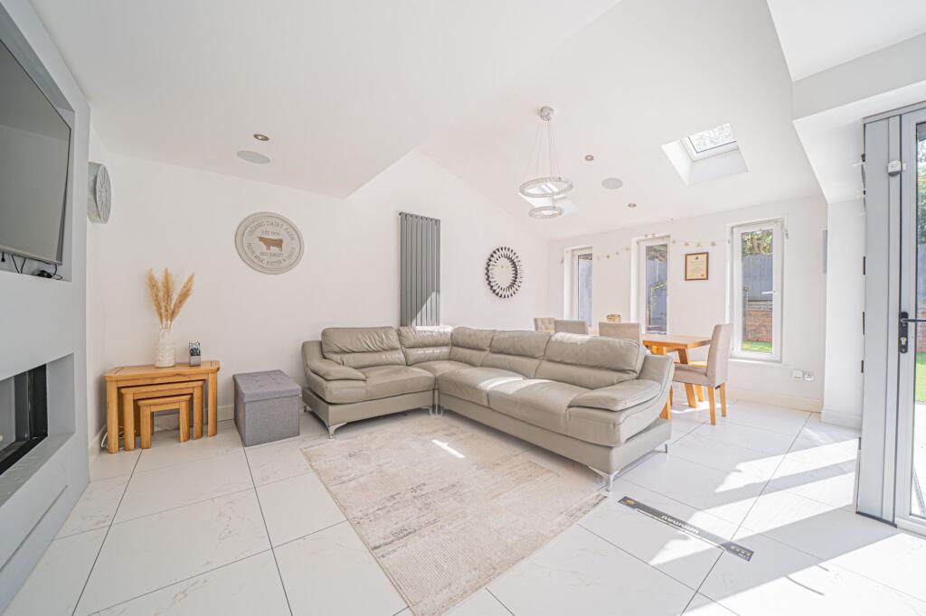 Stoneton Crescent, Balsall Common, CV7 photo 4