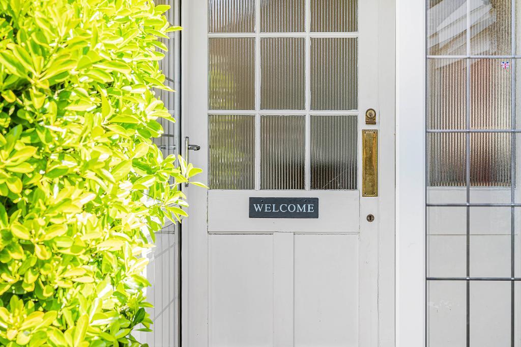 Hawth Park Road, Seaford, East Sussex, BN25 2RE photo 4