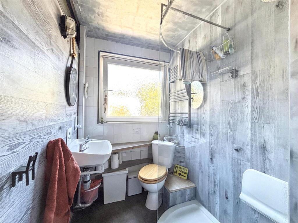 Apartment in Poole - More
