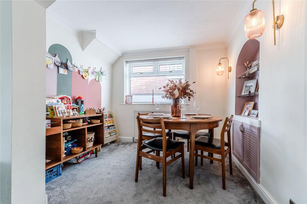 House in Leeds, Rawdon - View 4