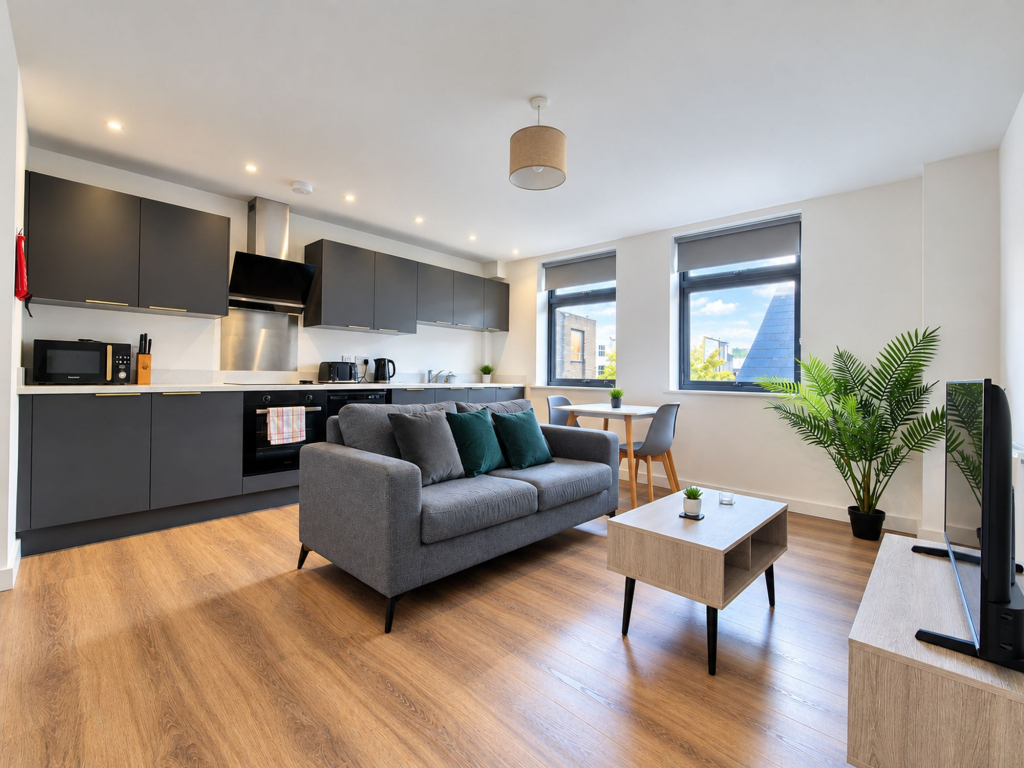 Apartment in Swindon, Lakeside, South Swindon - View 2