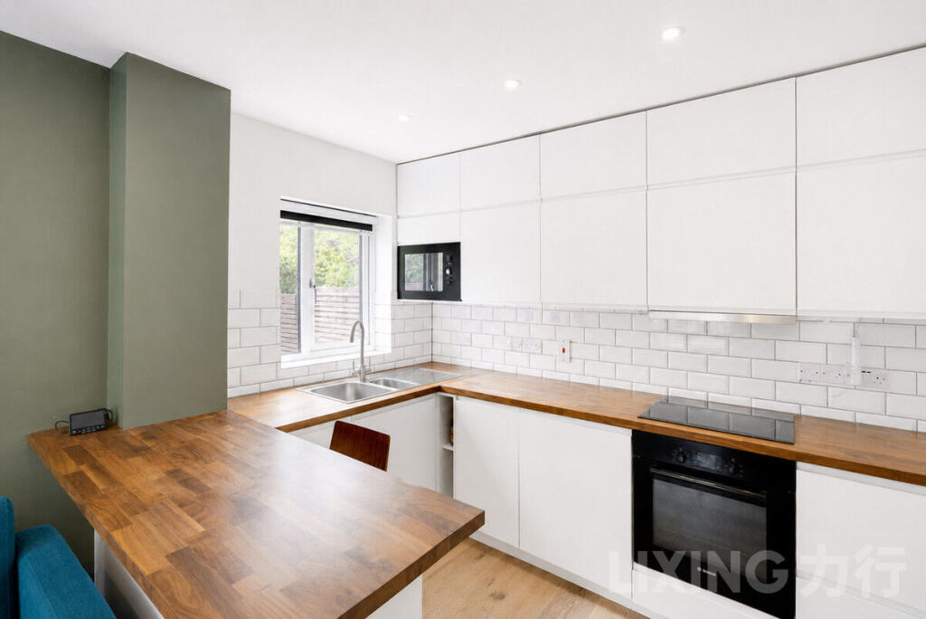 House in London - View 2