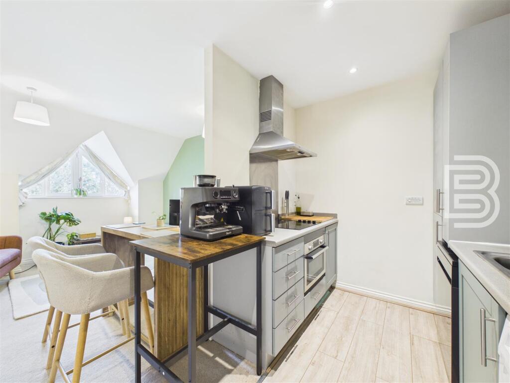 Apartment in Rugby, Warwickshire - View 4
