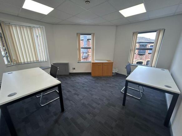 1st floor 17&18 - 5-6 Desks