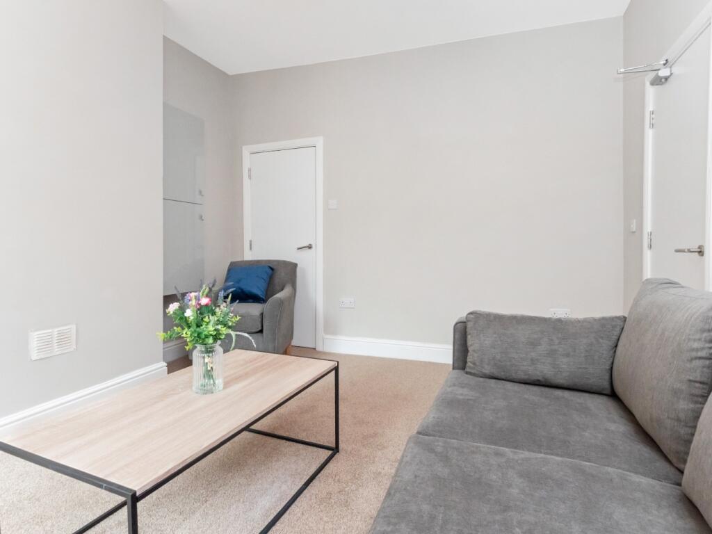 4 bedroom terraced house for rent