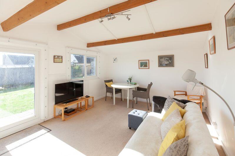 4 bed detached - Sandilands Close, East Stour image 4