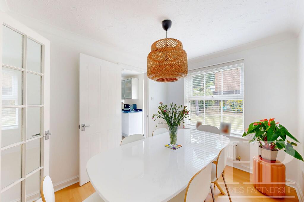 House in Crawley, Maidenbower - View 6