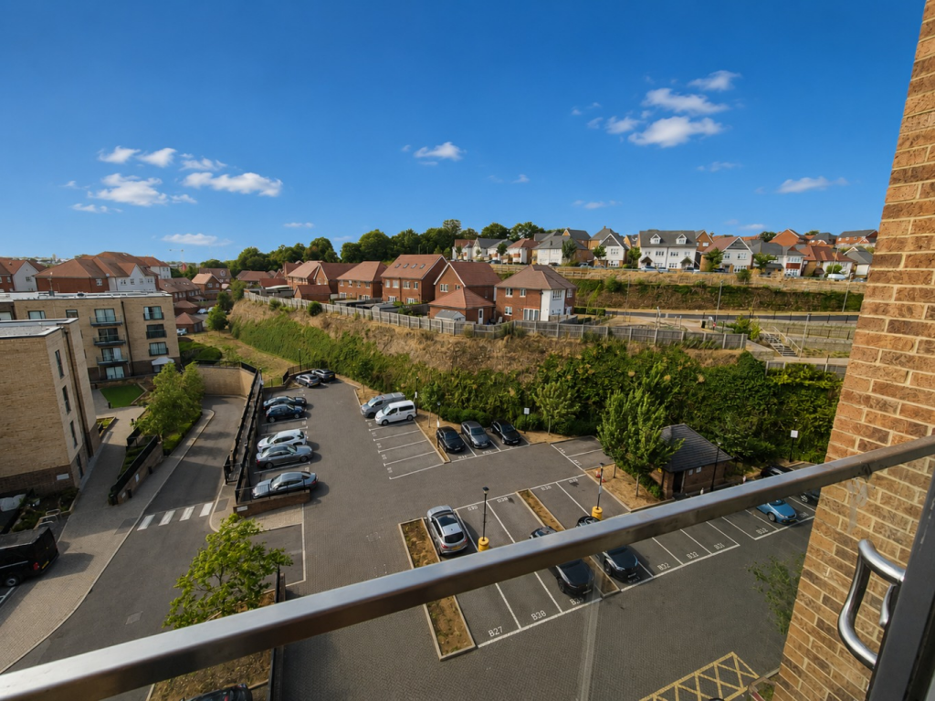 Apartment in Luton - View 4