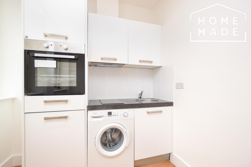 Apartment in Hertsmere, Elstree and Borehamwood - View 4