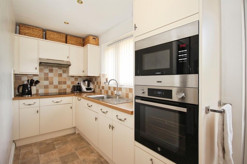 House in Warwick, Cubbington - View 5