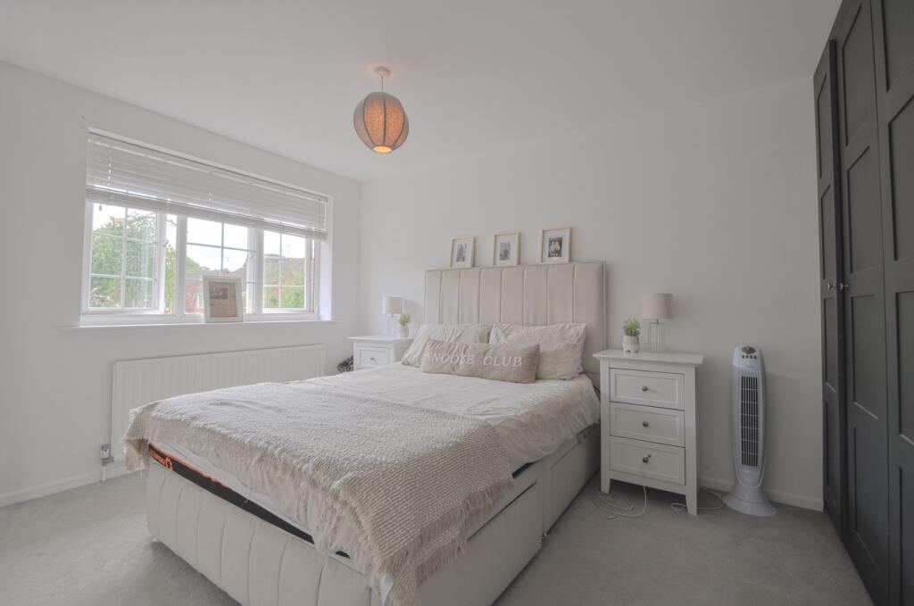 House in Surrey Heath, Frimley Green - More