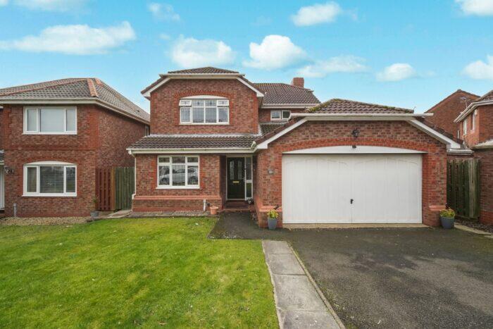 Main image of property: 33 Breakers Way, Dalgety Bay, Dunfermline, KY11 9LZ