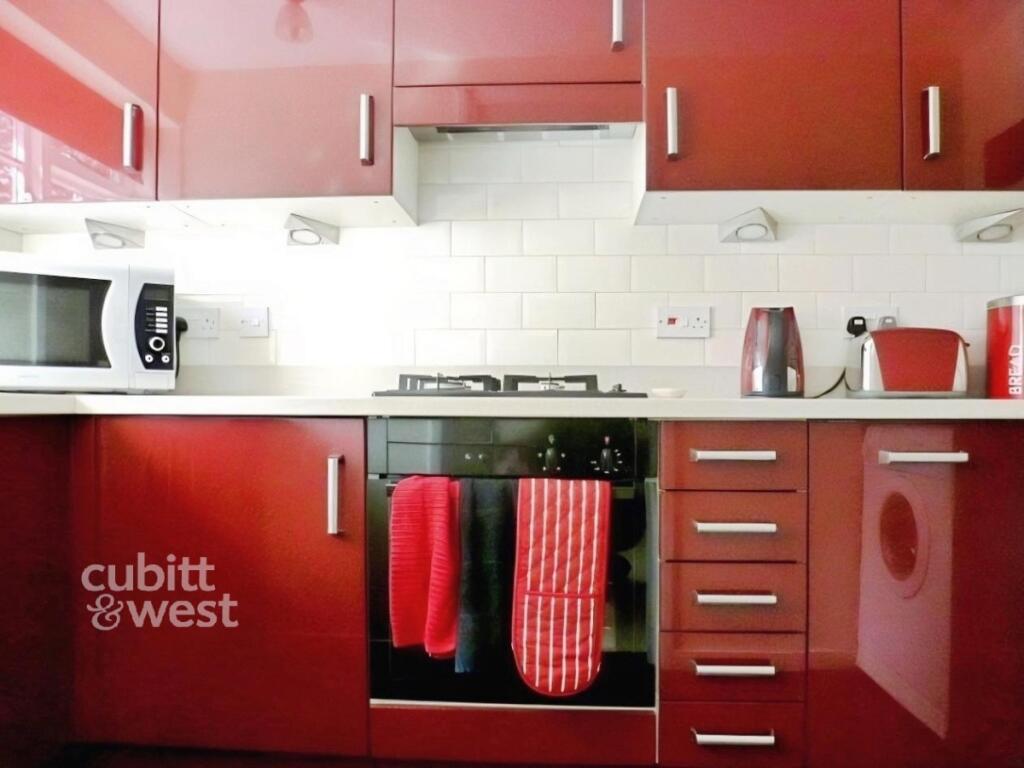 Apartment in Redhill - View 2