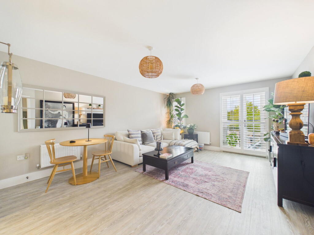 Apartment in Redhill - View 2