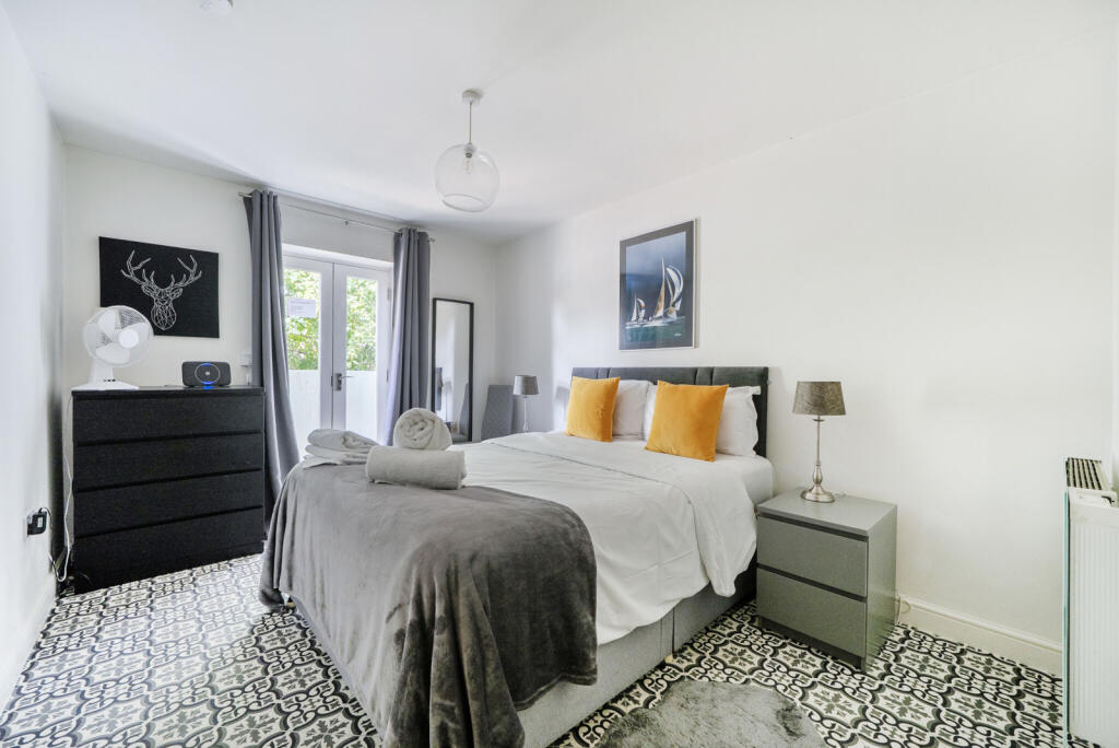 Apartment in Reading - More