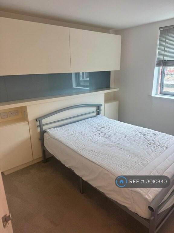 Apartment in Birmingham, West Midlands - More
