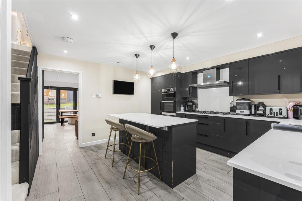 Main image of property: Thatchers Close, Loughton