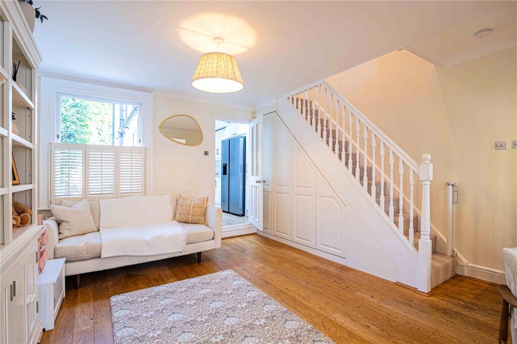 House in Dacorum, Berkhamsted - More