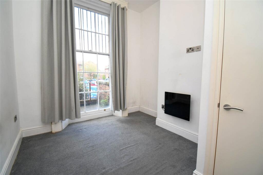 Apartment in Birkenhead, Lower Tranmere - View 6