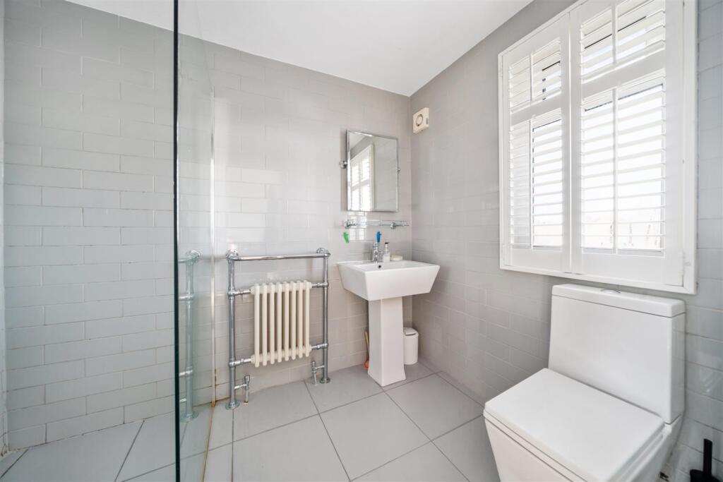 House in London, West Barnes - More