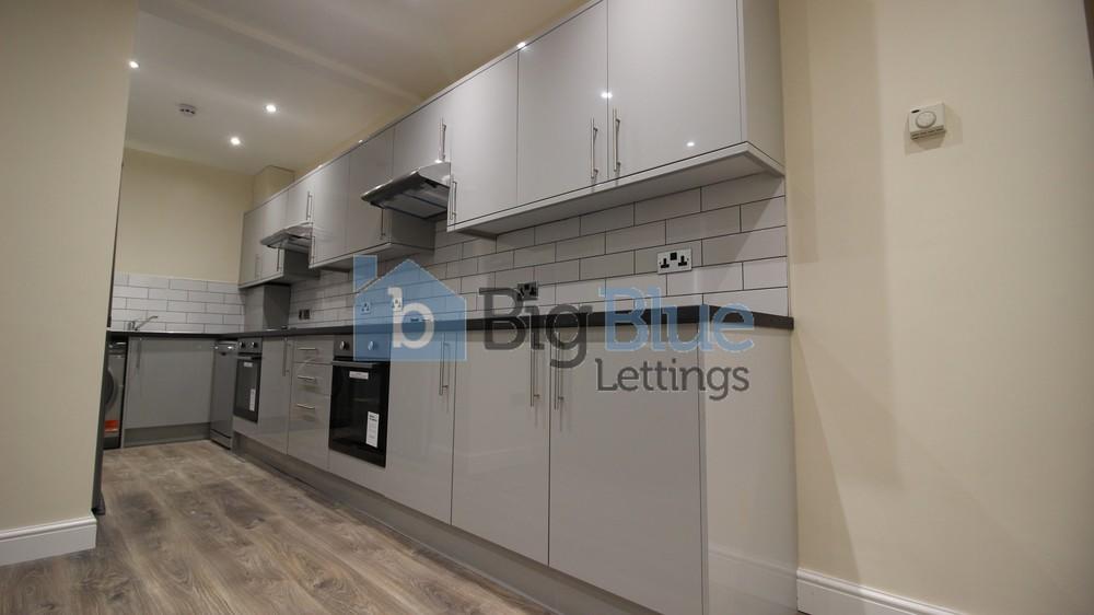 House in Leeds, West Yorkshire - View 2