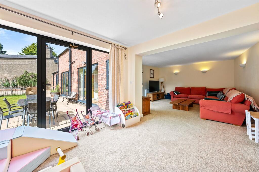 Nettleham Cottage, Tugby - View 6
