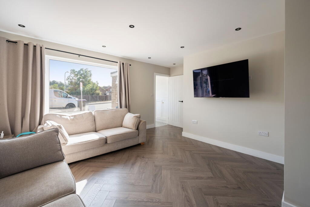 Fifth Avenue in Grantham - More