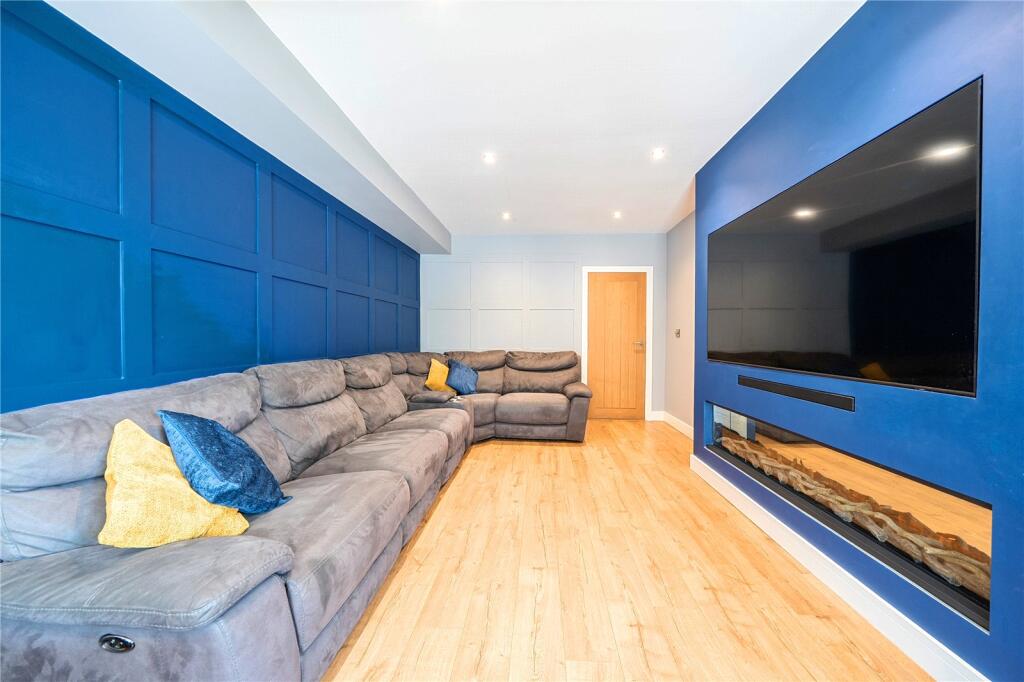 House in Kirklees, Leymoor - More