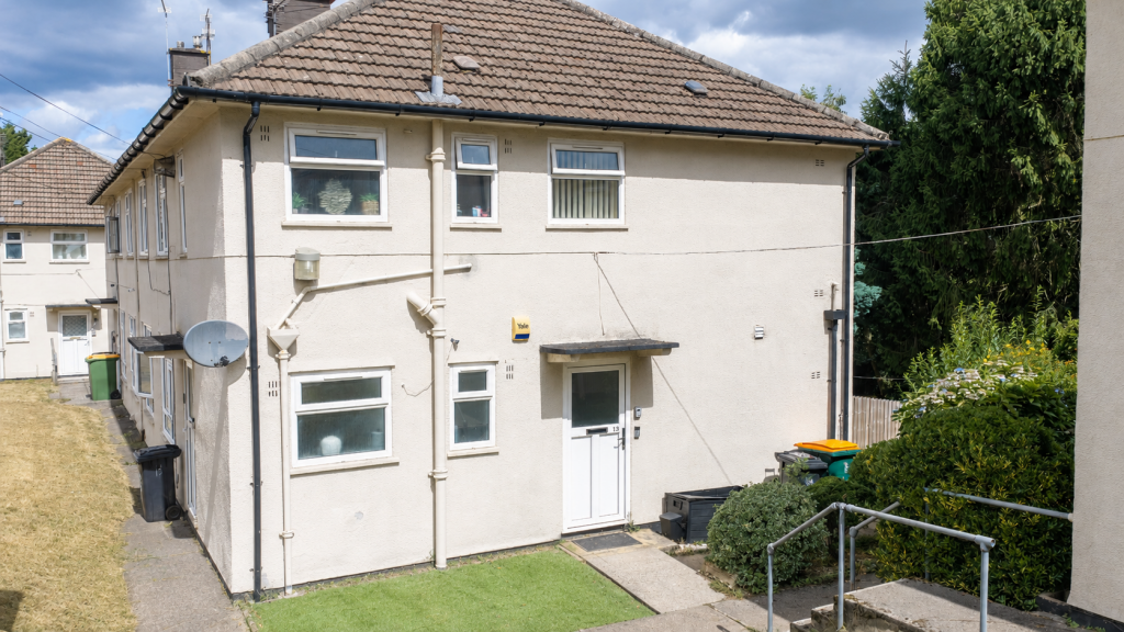 2-bed flat on Brynglas Close, Newport, Newport, £130,000