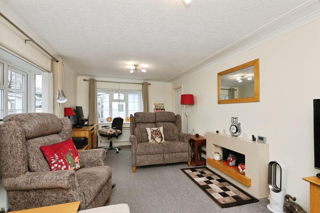 Newcastle Avenue, Worksop photo 3