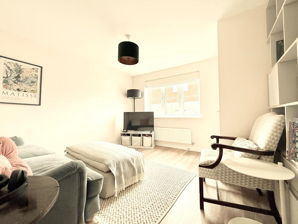 Hewlands Crescent, Stratford-Upon-Avon, Warwickshire, CV37 photo 3