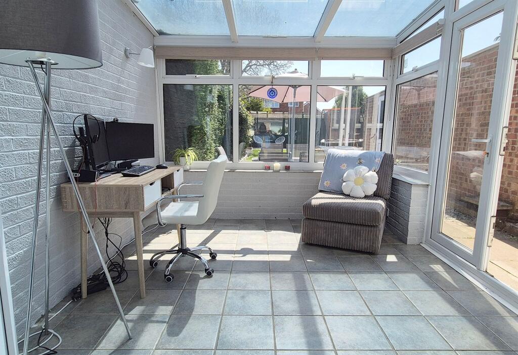 3-bed semi-detached on Oak Road, Glinton, Peterborough, £250,000