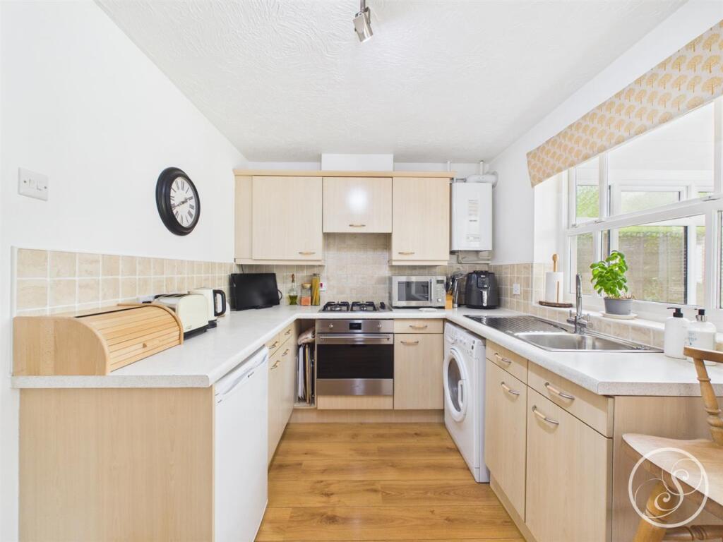 Elm Tree Close, Leeds - View 6