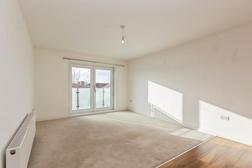 Apartment in Hemel Hempstead - View 4