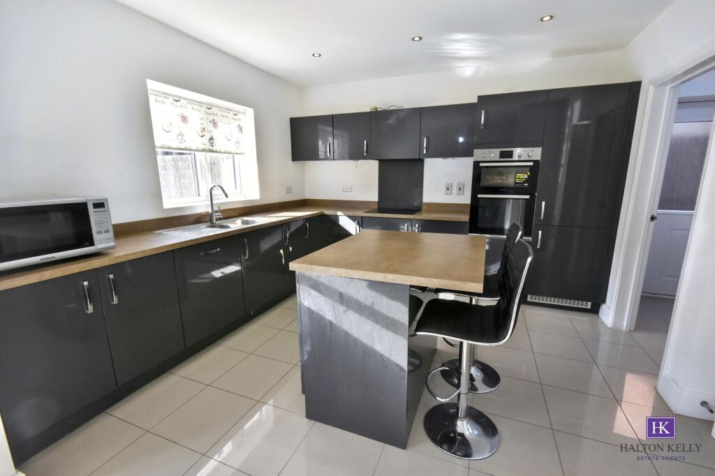 House in Warrington, Woodville Place, Great Sankey - View 4